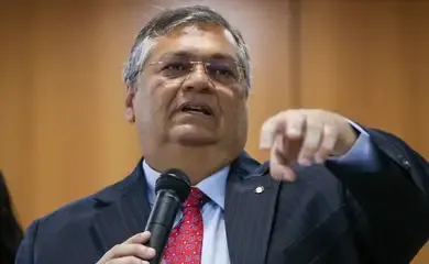 Dino diz que STF não pode ceder a coações, chantagens e ameaças