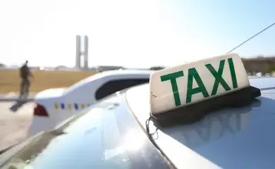 Fim da taxa de verificação de taxímetros beneficiará 300 mil taxistas