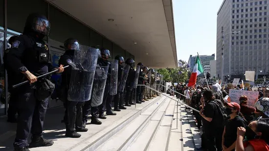 Trump enviará 700 fuzileiros navais para conter protestos em Los Angeles