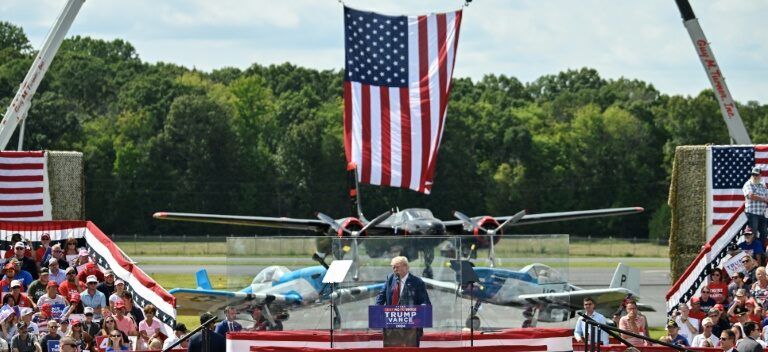 Trump ataca Kamala em primeiro comício ao ar livre desde tentativa de assassinato