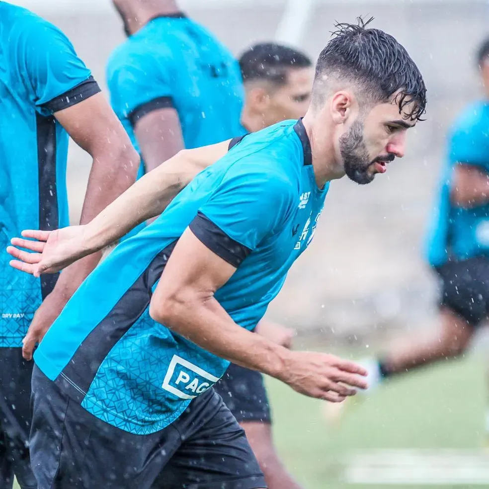 Dúvida do CSA? Cabo diz que Taliari sofreu pancada no joelho e segue em observação: "Aguardando"