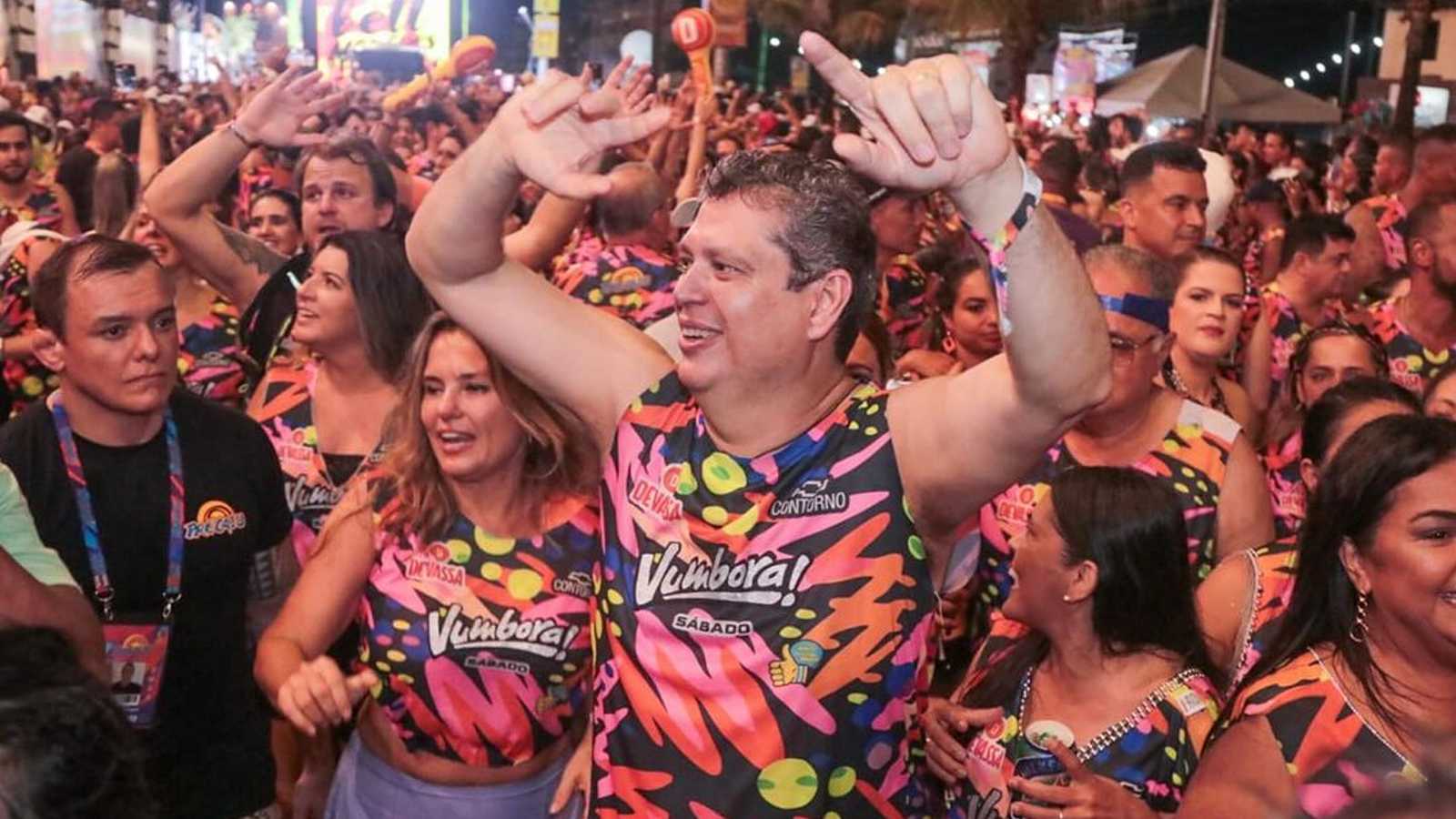 Oposição quer explicações de ministro que participou de folia em Aracaju