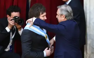 Libertário Javier Milei toma posse como presidente da Argentina