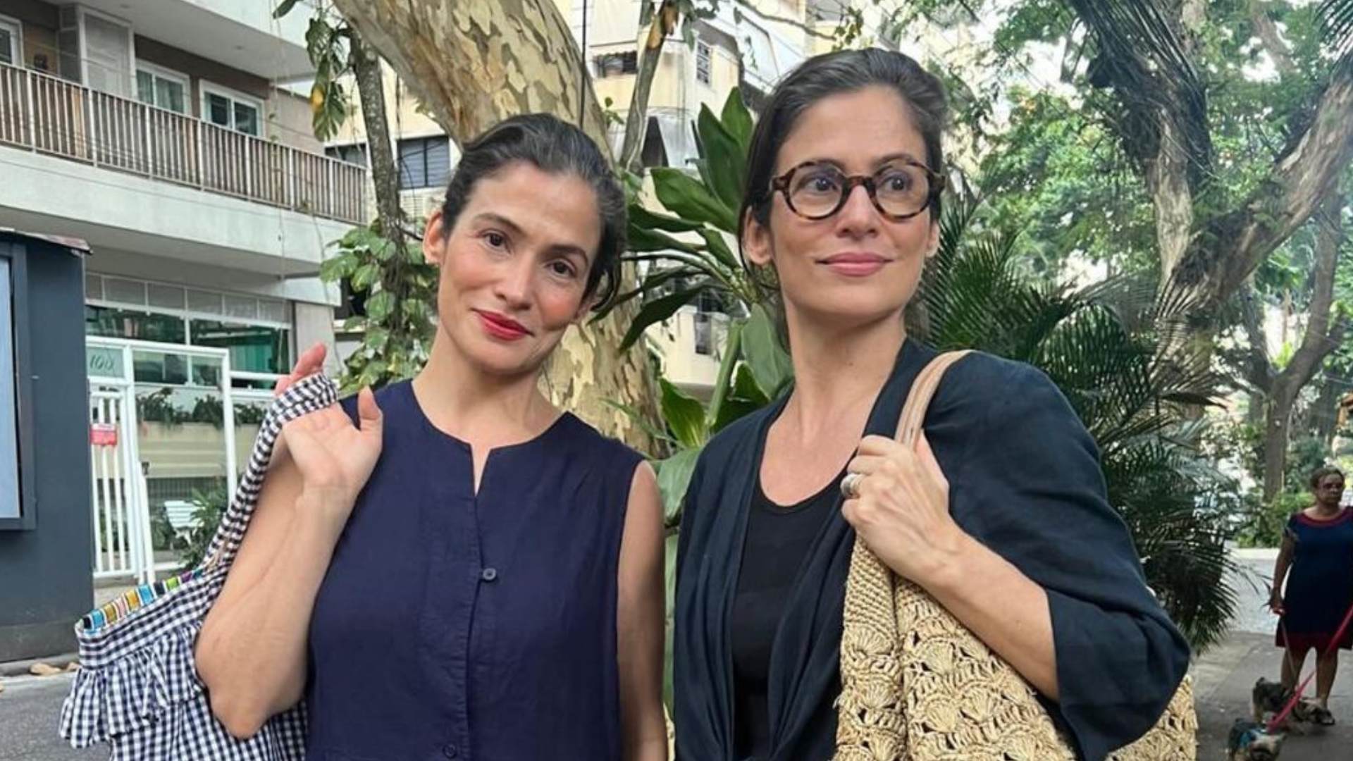 Renata Vasconcellos confunde seguidores em foto com irmã gêmea