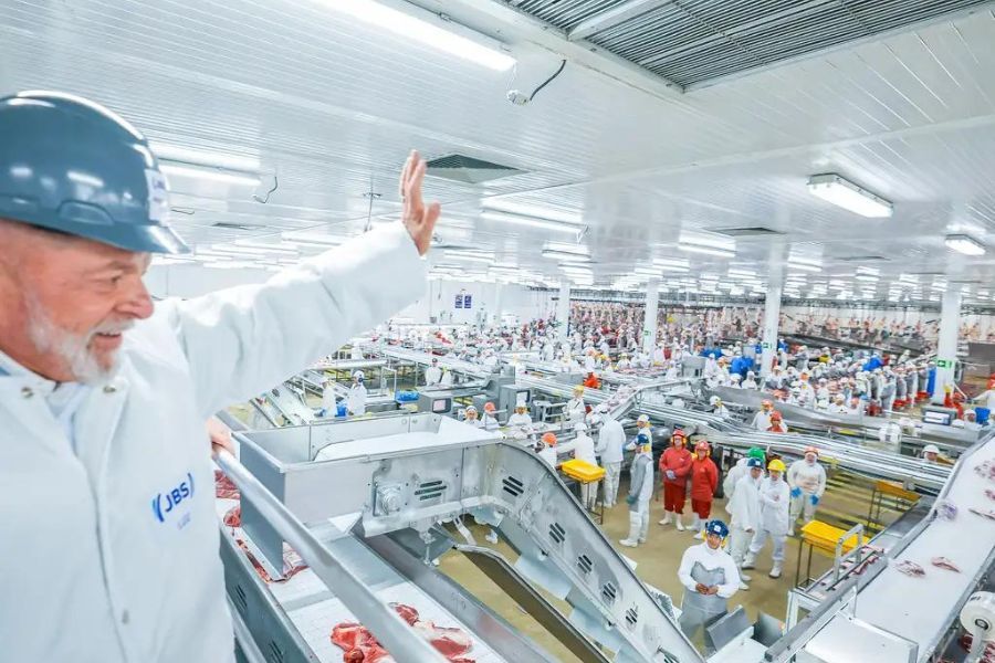 Lula diz que Brasil voltará a vender 3,8 milhões de carros por ano