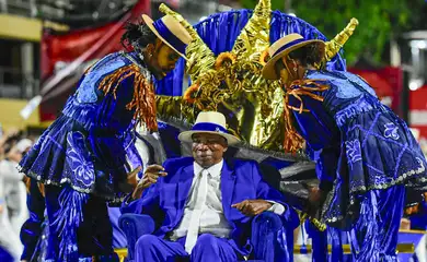 Trem azul da Portela vai levar Milton Nascimento para a Sapucaí