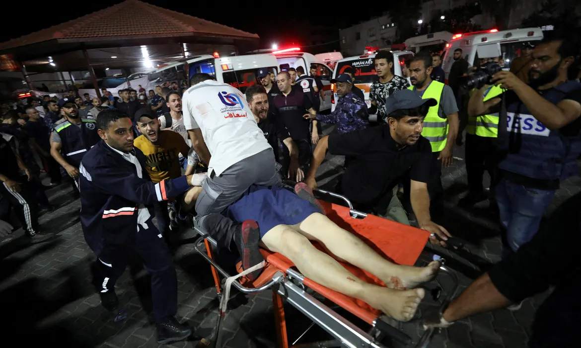 Vídeo: Israel ataca hospital em Gaza e deixa pelo menos 500 mortos