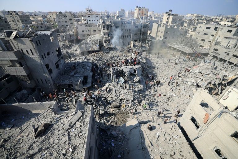 Número de mortos em Gaza sobe para quase 10 mil, diz Ministério da Saúde do Hamas