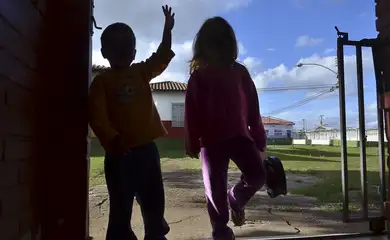 Leis de proteção às crianças enfrentam cultura de violência no país