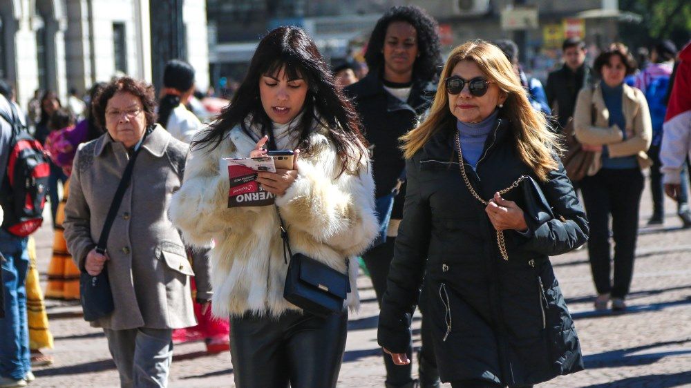 Massa de ar traz frio e faz chover mais do que o esperado no Sudeste