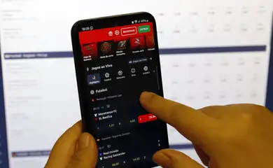 Beneficiários do Bolsa Família gastaram R$ 3 bi em bets em agosto