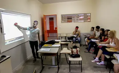 Câmara dos Deputados aprova texto-base do novo ensino médio