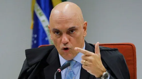 Moraes diz que organização criminosa age de forma 'covarde e traiçoeira para submeter STF ao crivo de um Estado estrangeiro'