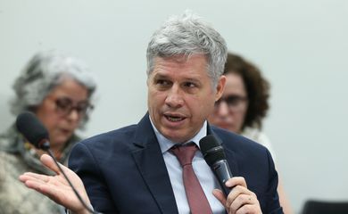 Ministro diz que governo quer paz no campo e retomará reforma agrária