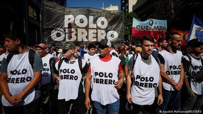 Argentinos fazem primeiro protesto contra Javier Milei