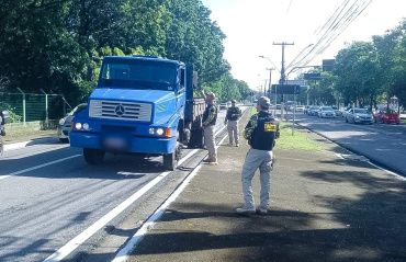 Operação Fluidez autua 23 veículos na Fernandes Lima por circulação irregular