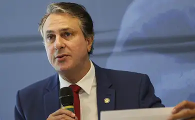 Ministro diz que não pode haver teto de gastos para educação