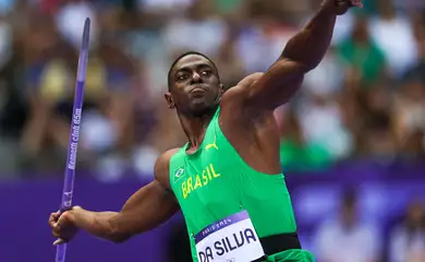 Luiz Maurício da Silva avança à final do lançamento de dardo em Paris
