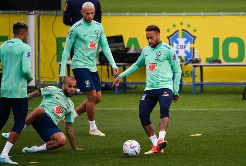 Sem indicar equipe da estreia, seleção brasileira faz primeiro treino no Catar