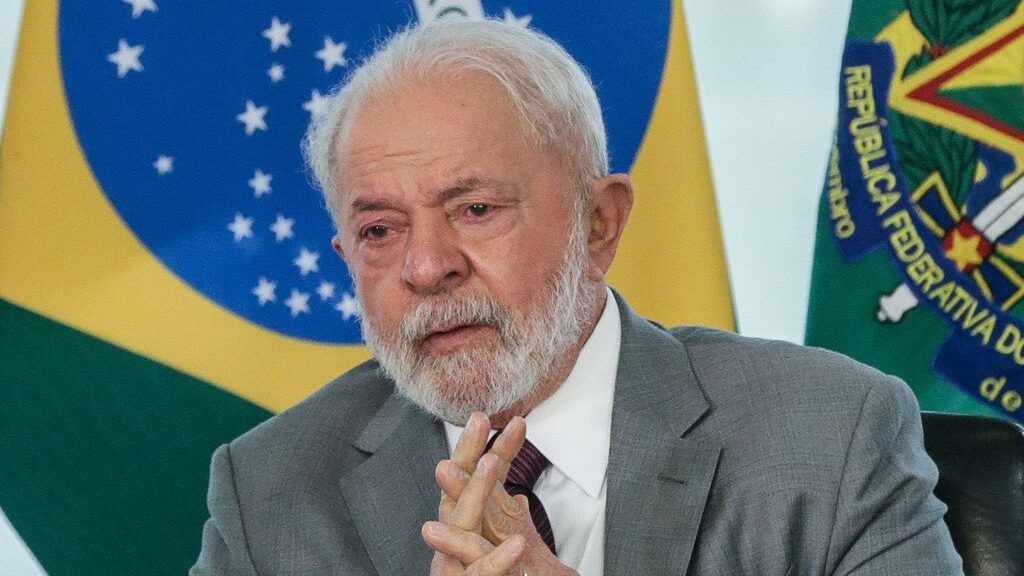 Lula fará cirurgia no quadril para tratar dores na perna