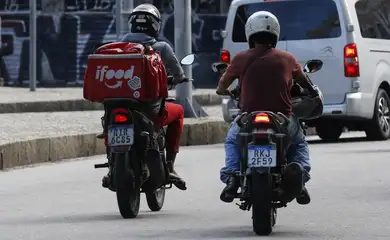 Mais de 32 milhões são autônomos informais ou trabalham sem carteira