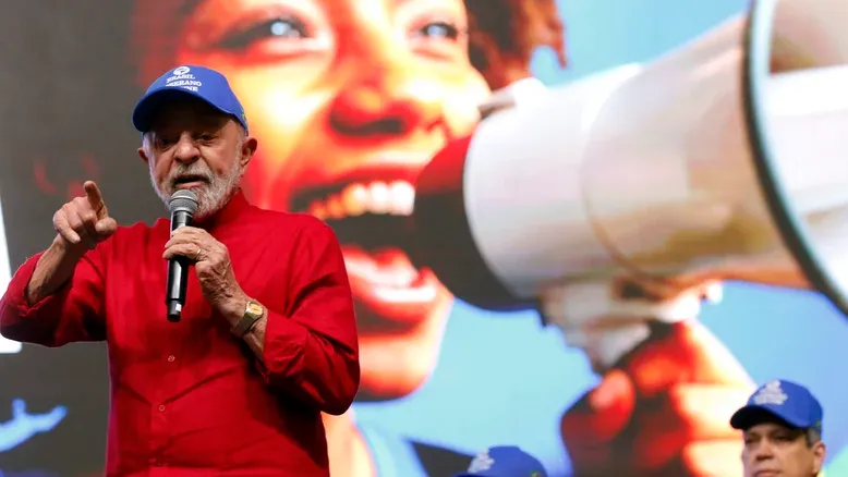 ‘Inaceitável’ e ‘sem fundamento’ diz Lula sobre medida dos EUA contra o STF