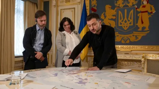 Mundo precisa escolher entre Putin e a paz, diz Zelensky
