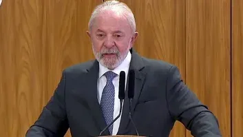Lula sanciona lei que reajusta salário de servidores; impacto chega a R$ 73 bi