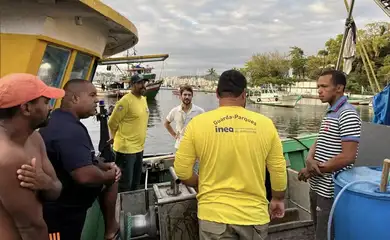 Embarcação é apreendida por pesca predatória em reserva de Niteroi