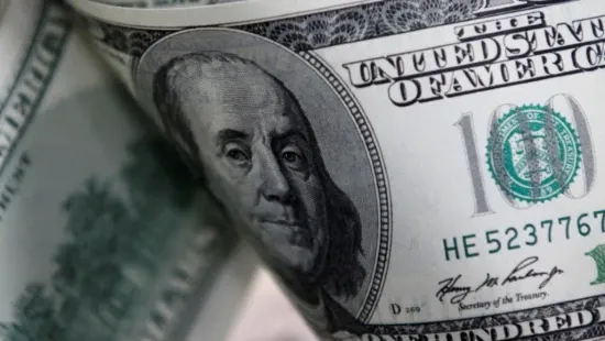 Dólar sobe 1,13% e fecha a R$ 5,85 com temores sobre economia americana; Ibovespa cai