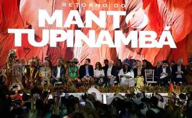 Em evento do manto sagrado, tupinambás pedem a Lula demarcações