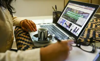 Trabalho por conta própria exige mais horas de serviço, diz IBGE