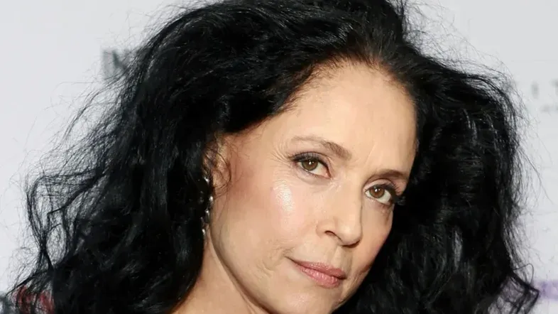 Sônia Braga será a jornalista Miriam Leitão em filme assinado por Bruno Barreto
