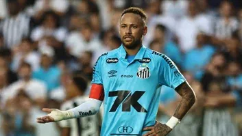 Neymar só voltará a jogar pelo Santos se renovar contrato; entenda