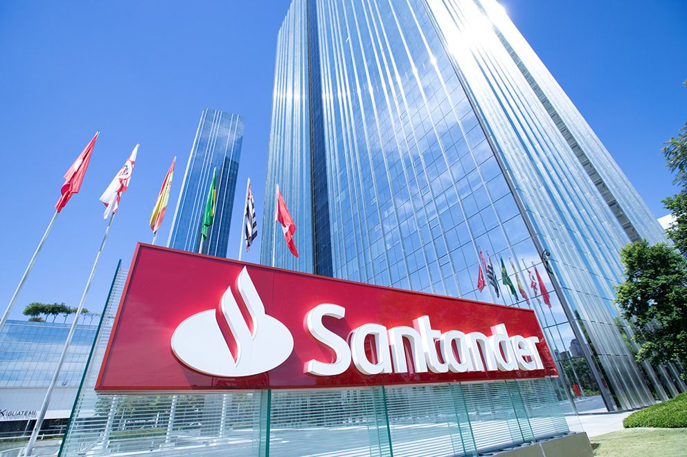 Santander abre inscrições para Programa de Trainee com salário de R$ 8,3 mil
