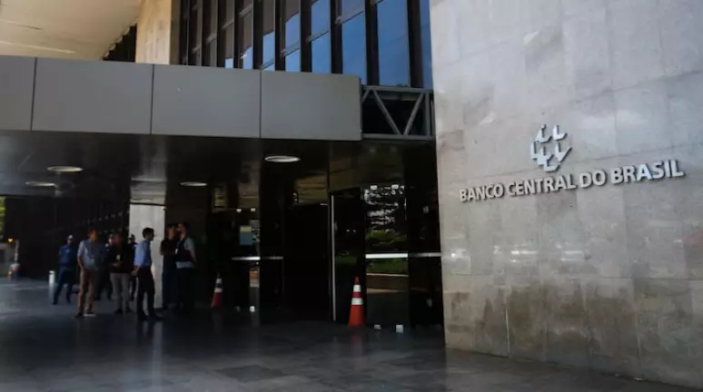 Brasileiros ainda têm R$ 8 bilhões por receber; veja como resgatar