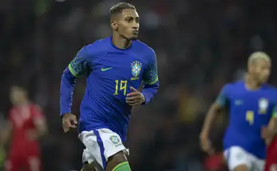 Raphinha e Vinicius Júnior são indicados ao prêmio Bola de Ouro