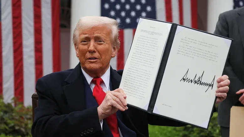 Tribunal derruba liminar e mantém tarifas de Trump