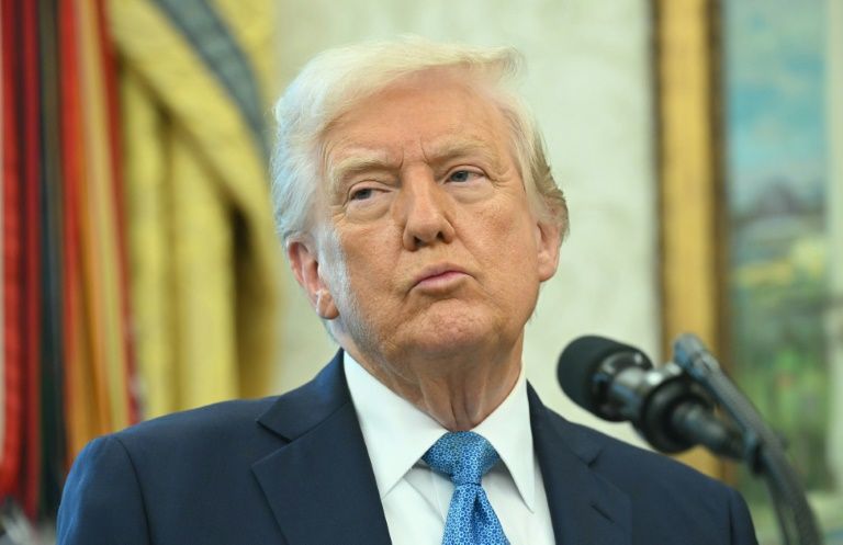 China diz que ‘porta está aberta’ para negociações após Trump sinalizar queda das tarifas