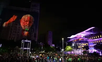 Lula promete zerar fome no país até fim do mandato