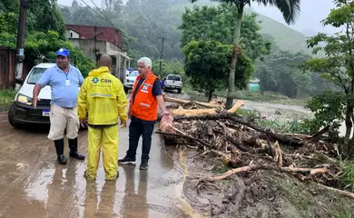 Angra dos Reis decreta emergência em saúde pública devido às enchentes