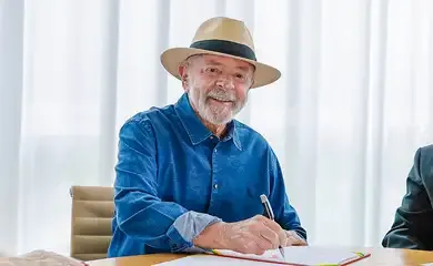 Em pronunciamento, Lula diz que vai cuidar do povo e economia é forte
