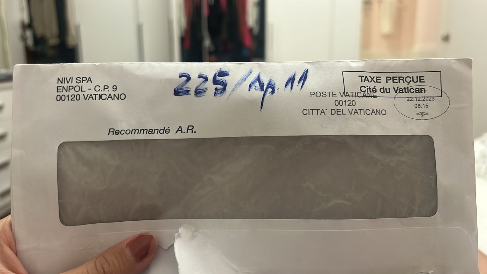 Brasileira leva multa de trânsito na Espanha e recebe carta do Vaticano; entenda