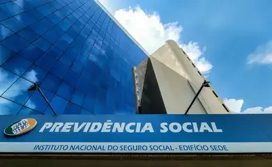 Lula coordena reunião sobre ressarcimento de aposentados do INSS