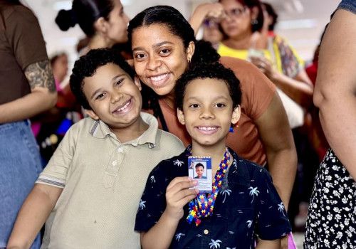 Governo de Alagoas entrega 600 documentos a pessoas com deficiência e autismo