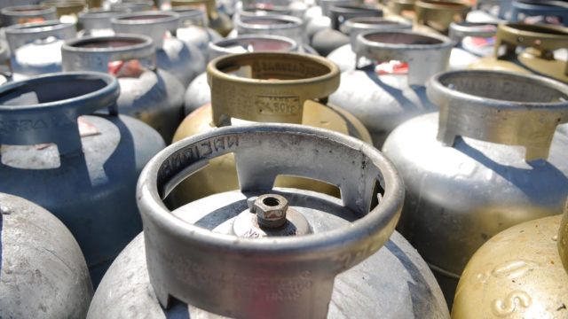 Apesar de aperto fiscal, governo quer quadruplicar Auxílio Gás até 2026; entenda programa