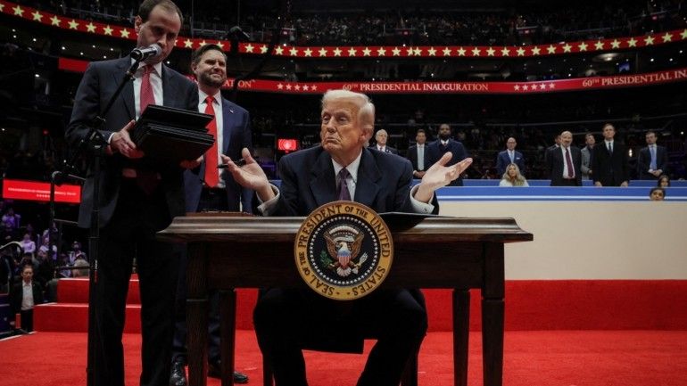 Estados acionam Justiça contra decreto de Trump sobre cidadania por nascimento