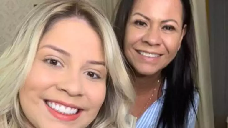 Mãe de Marília Mendonça detona humorista após piada sobre a cantora: 'Ridícula'