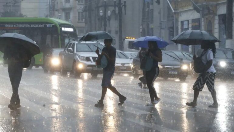 Previsões indicam que verão será chuvoso e com menos ondas de calor que o anterior