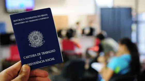IBGE: taxa de desemprego no Brasil cai para 5,6% e atinge mínima histórica